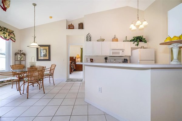 Kitchen Knook / Table